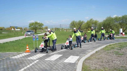 Öğrencilere uygulamalı trafik eğitimi