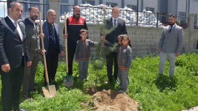 Muş Bulanık’ta 5 bin çam fidanı dağıtıldı