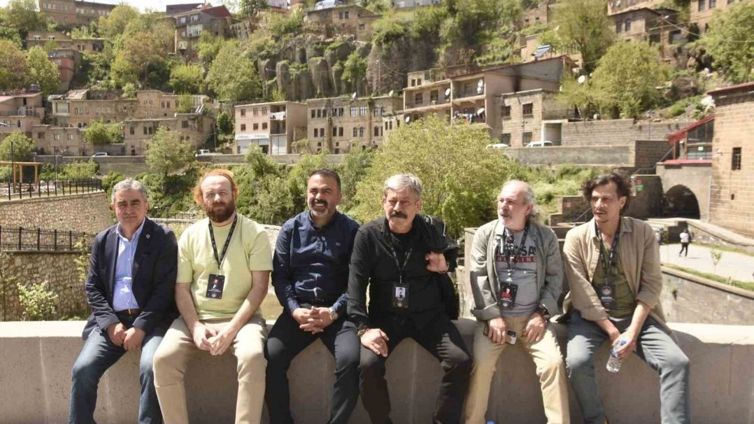 Bitlis ünlü oyuncuları misafir etti