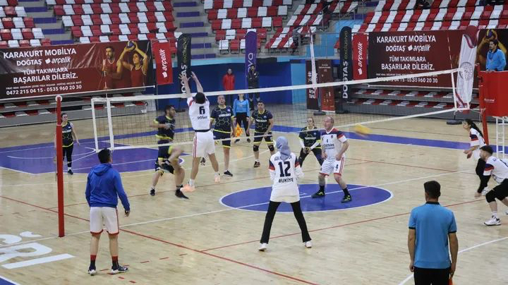 Ağrı’da Voleybol Coşkusu: Şampiyon Ağrı Adalet Takımı Oldu