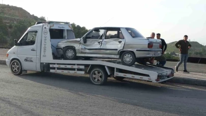 5 araçlı zincirleme trafik kazasında 6 kişi yaralandı