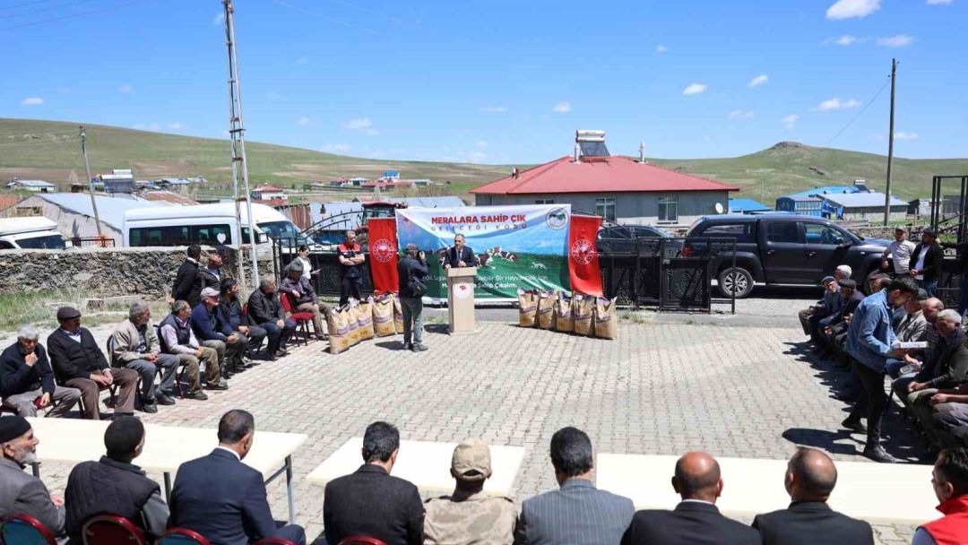 Kars Sarıkamış’ta korunga tohumu dağıtıldı
