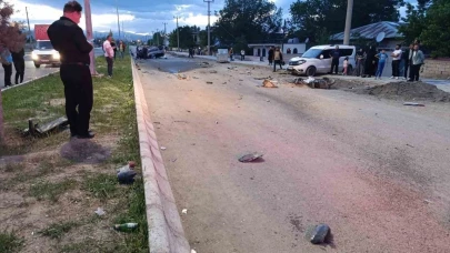 Otomobil ile motosikletin karıştığı feci kazada 1 kişi hayatını kaybetti