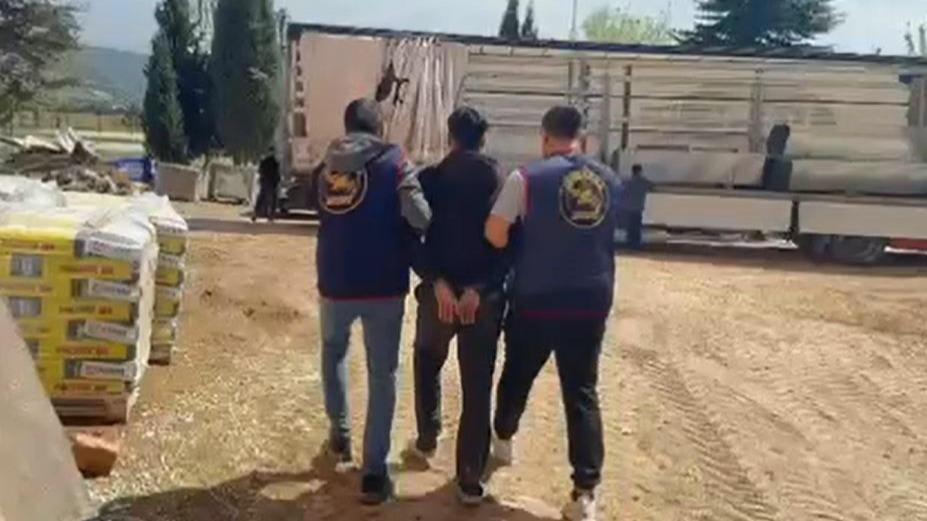 Polis Van’da hırsızlık operasyonu gerçekleştirdi: 8 gözaltı