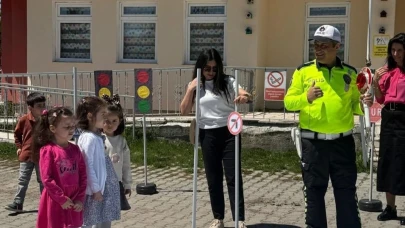 Ardahan'da anaokulu öğrencilerine trafik eğitimi