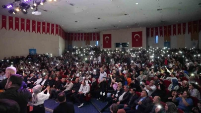 İbrahim Erkal sevgisi, salona sığmadı