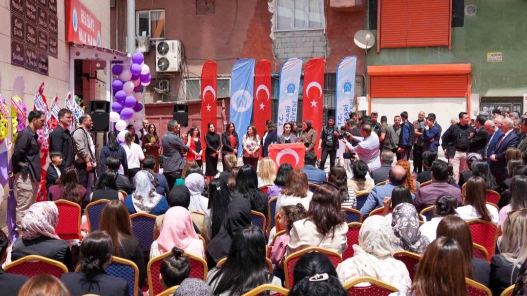 Hakkari’de 25 kadın girişimcinin kurduğu mağazaların açılışı yapıldı