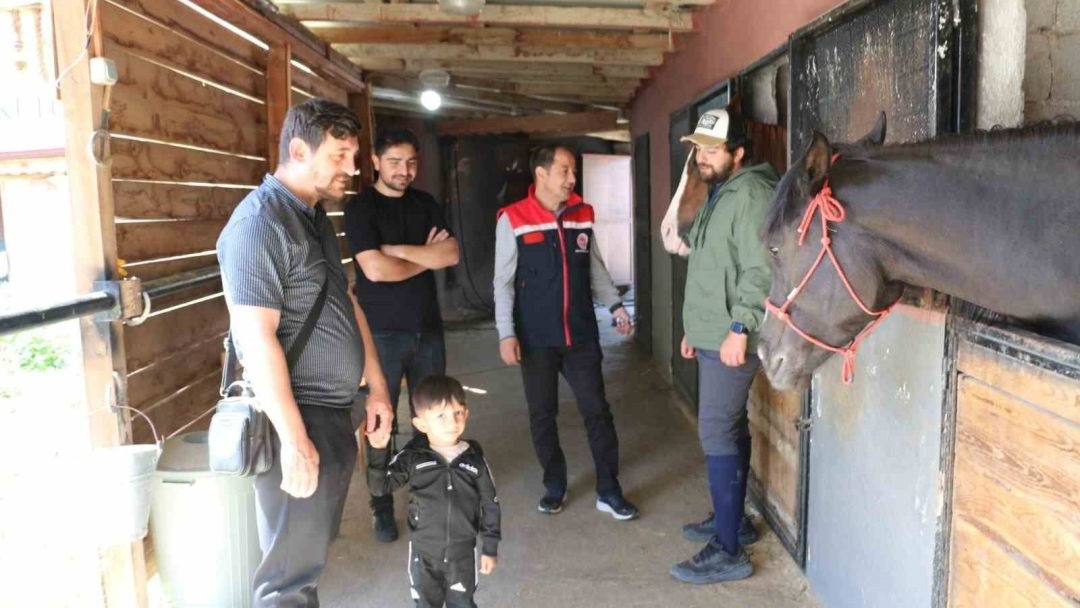 Koçaker, atlı spor kulübünde incelemelerde bulundu