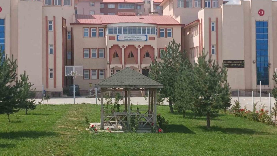 İbrahim Hakkı Kubilay İmam Hatip Ortaokulu başarılarıyla göz dolduruyor