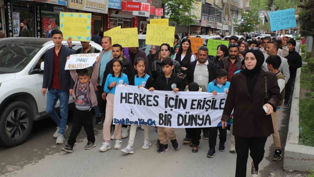 Hakkari’de farkındalık yürüyüşü düzenlendi