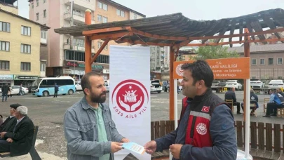 Hakkari’de kadına şiddete karşı farkındalık standı
