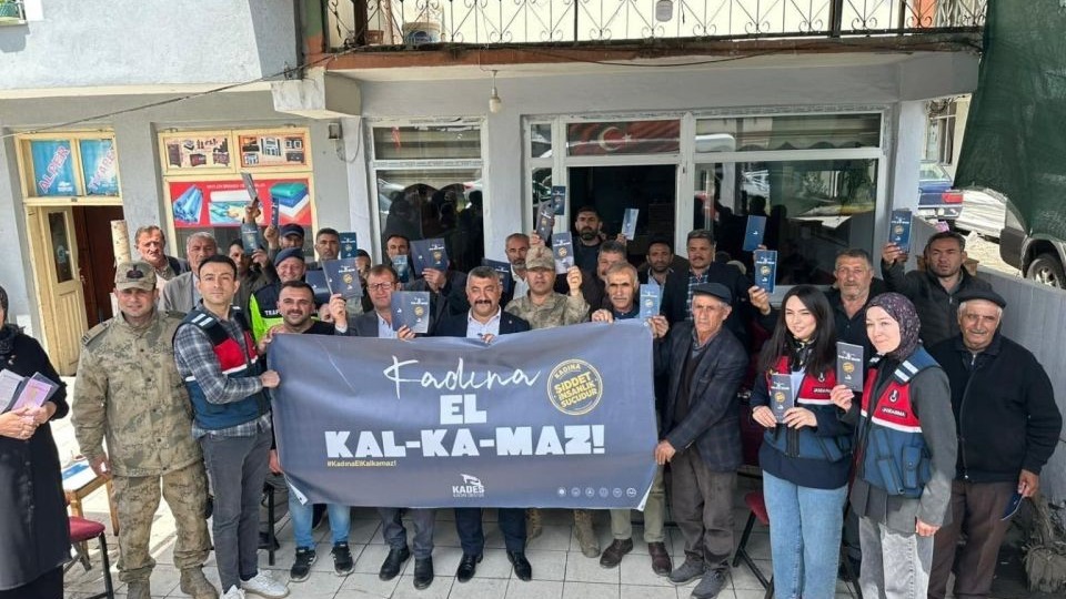Erzurum'da jandarma KADES bilgilendirmesi yaptı