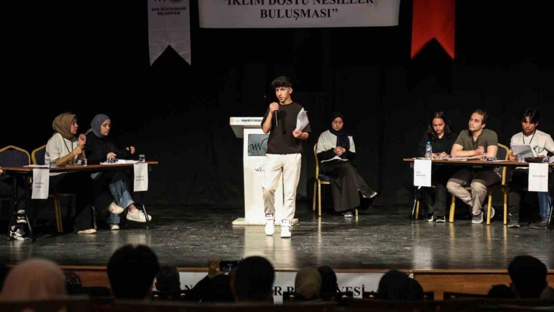 Öğrenciler ‘Liseler Arası İklim Münazarası’nda fikirlerini savundu