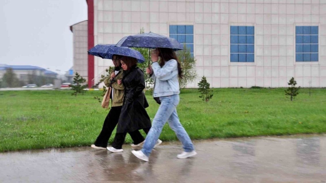 Kars’ta sağanak yağmur hayatı olumsuz etkiliyor