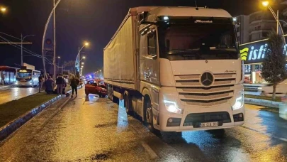 Malatya’da otomobil ile tır çarpıştı: 3 yaralı