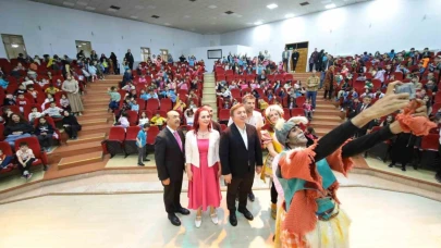 "Harikalar Mutfağı" isimli çocuk oyunu sahnelendi