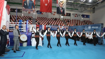 Ağrı’da Genç Erkekler Türkiye Ferdi Boks Şampiyonası Görkemli Törenle Başladı