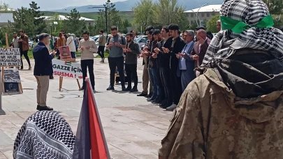 AİÇÜ Gazze İçin Nöbette
