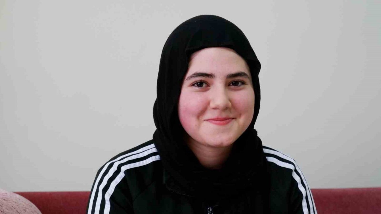 Yürekleri ısıtan o görüntülerdeki polisi memuru ve kazazede kız konuştu