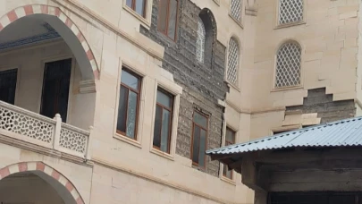Patnos Eski Merkez Camii Kaplama Malzemesi Tehlike Saçtı (Videolu Haber)