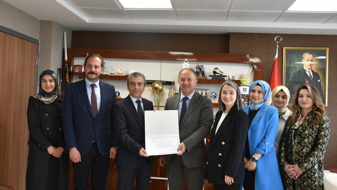 Erzurum İl Sağlık Müdürü Dr.Gürsel Bedir’den Çakmur’a teşekkür sertifikası