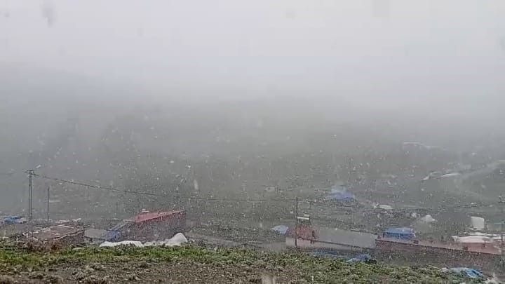 Kars’ta Mayıs ortasında kar sürprizi