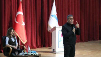 Haluk Levent, AİÇÜ’de Öğrencilerle Buluştu