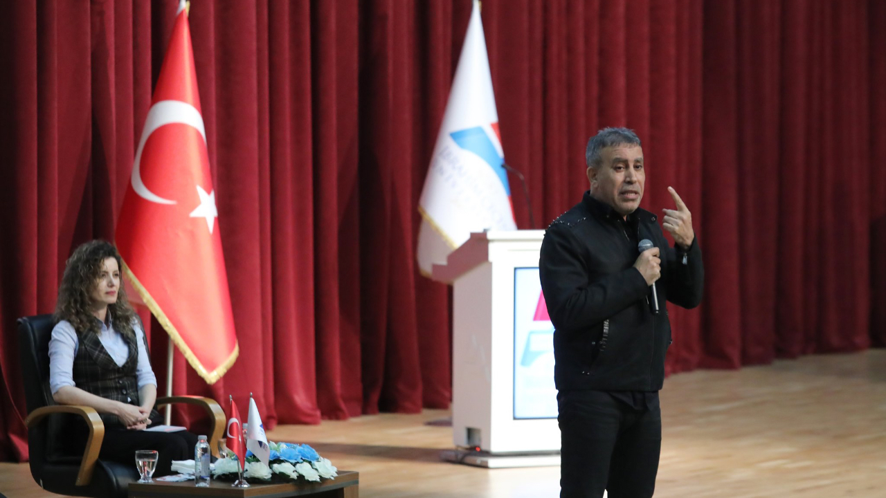 Haluk Levent, AİÇÜ’de Öğrencilerle Buluştu
