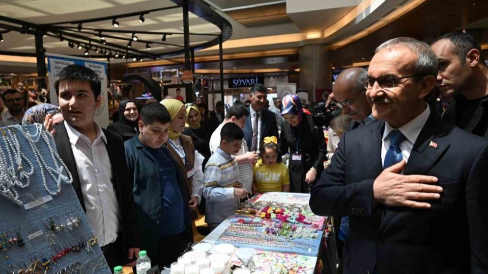 Engelliler Haftası’na özel sergi MalatyaPark AVM’de açıldı