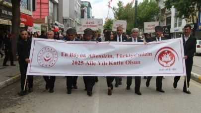 Van’da ’Aile Yılı’ yürüyüşü yapıldı