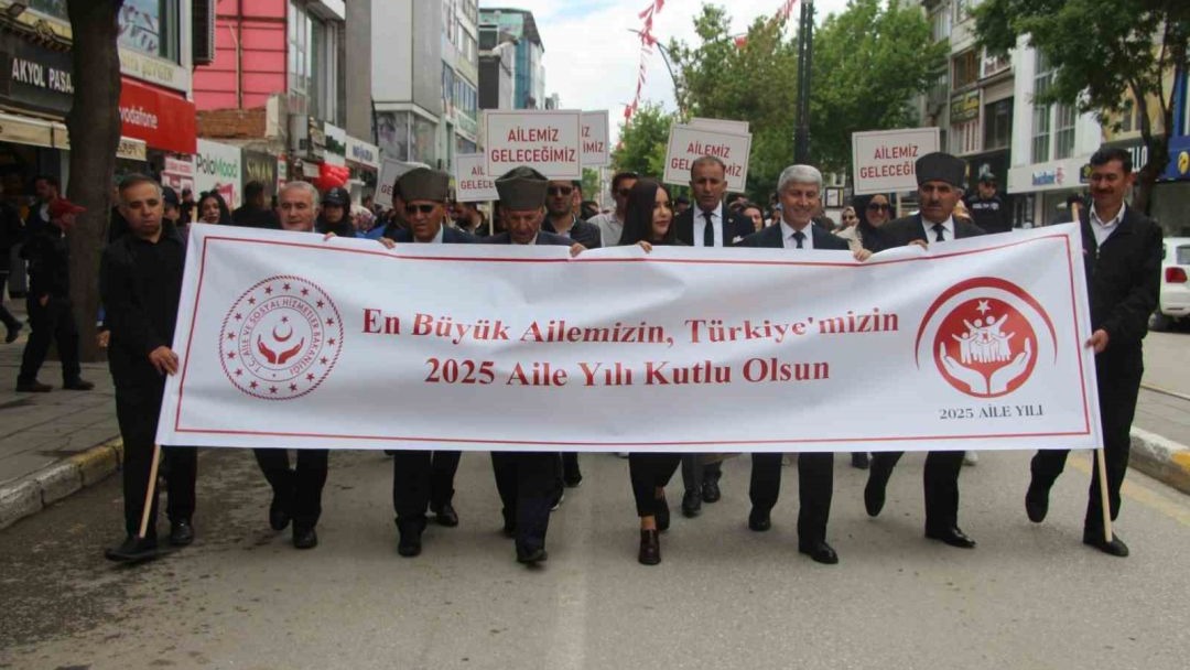 Van’da ’Aile Yılı’ yürüyüşü yapıldı