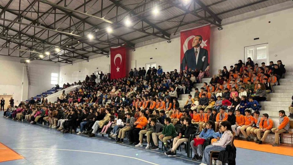 Vagon Sahne Akyaka’da çocuklarla buluştu