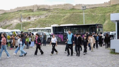 Van Büyükşehir Belediyesinden öğrencilere müze gezisi