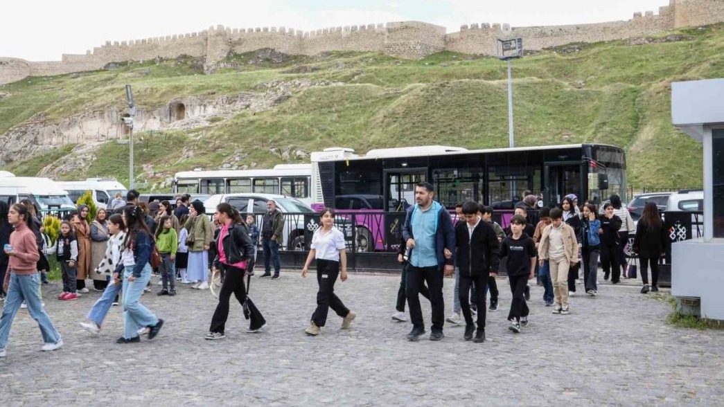 Van Büyükşehir Belediyesinden öğrencilere müze gezisi
