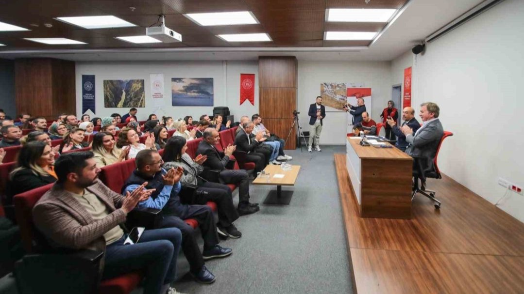 Vali Aydoğdu öğretmenlerle bir araya geldi