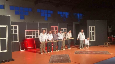 ’Misafir’ oyunu raylar yerine salonda Karslılarla buluştu