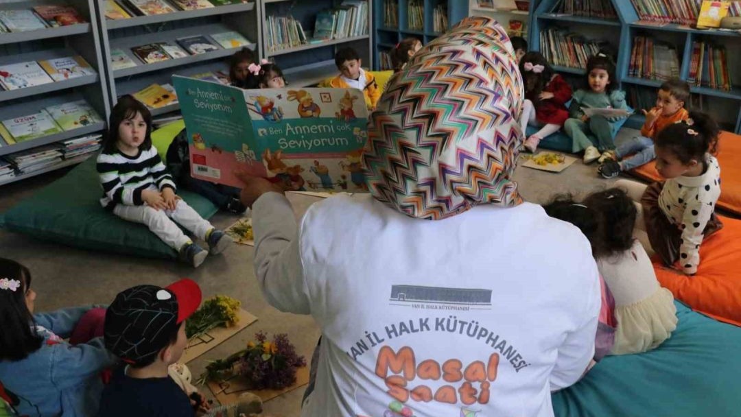Van'da çocuklar için masal saati etkinliği düzenlendi