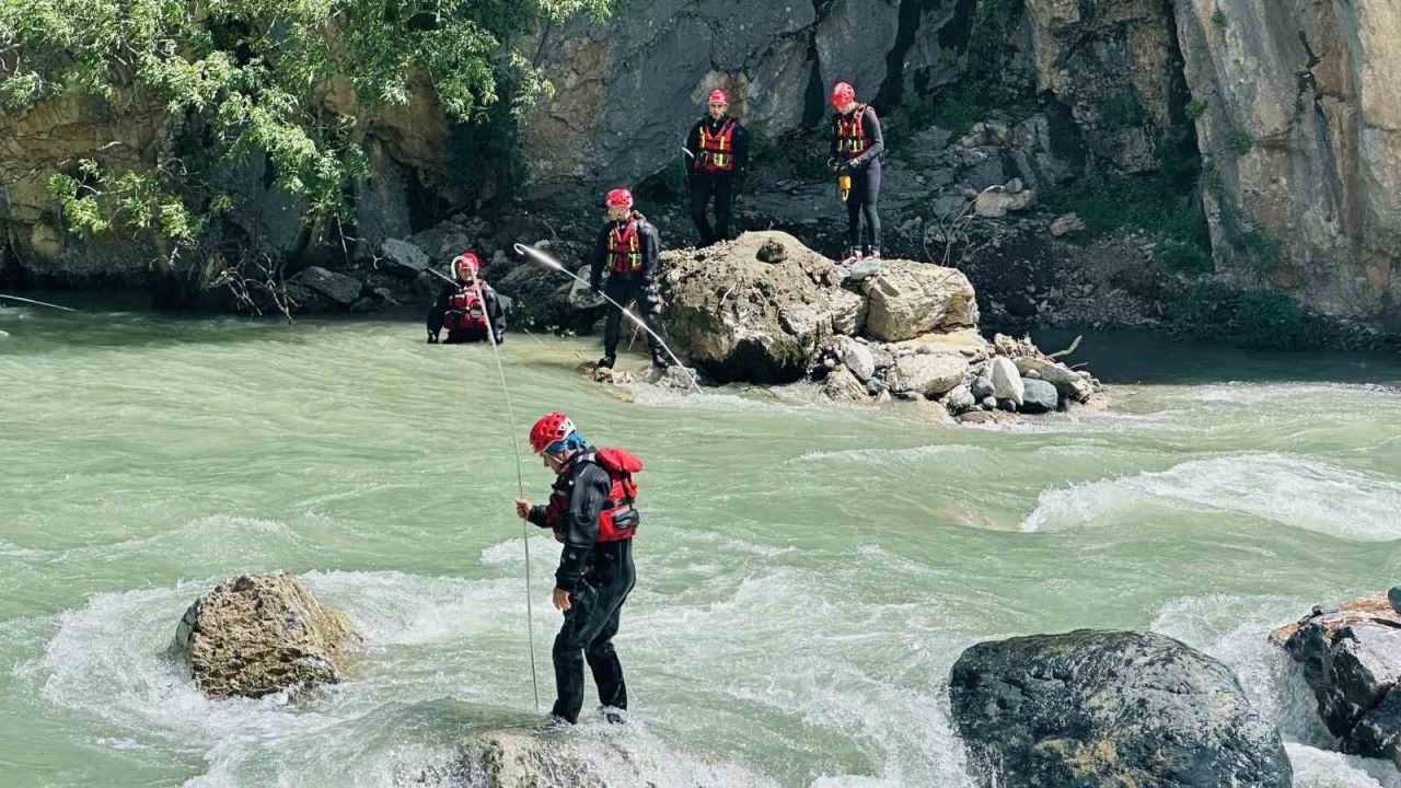 Yüksekova’da 8 gün önce derede kaybolan çocuk için arama çalışmaları devam ediyor