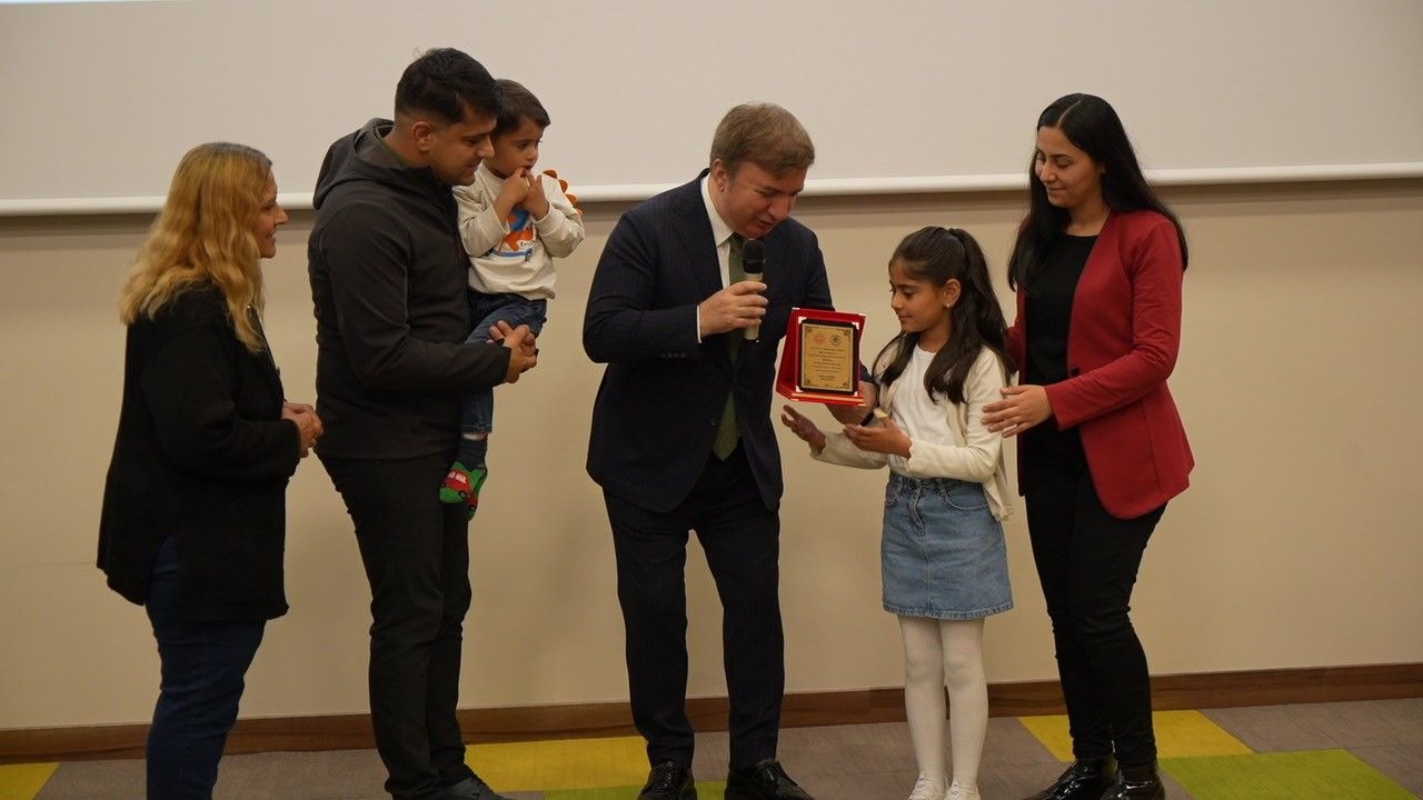 Her aile ayrı bir hikaye: 24 örnek aileye şilt takdim edildi