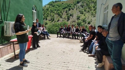Hakkari’de besiciler şap hastalığı konusunda bilgilendiriliyor