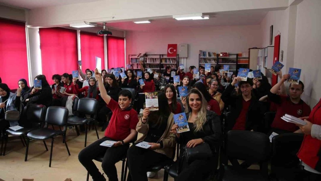 Erzincan'da Bin 610 öğrenci teröre karşı bilgilendirildi