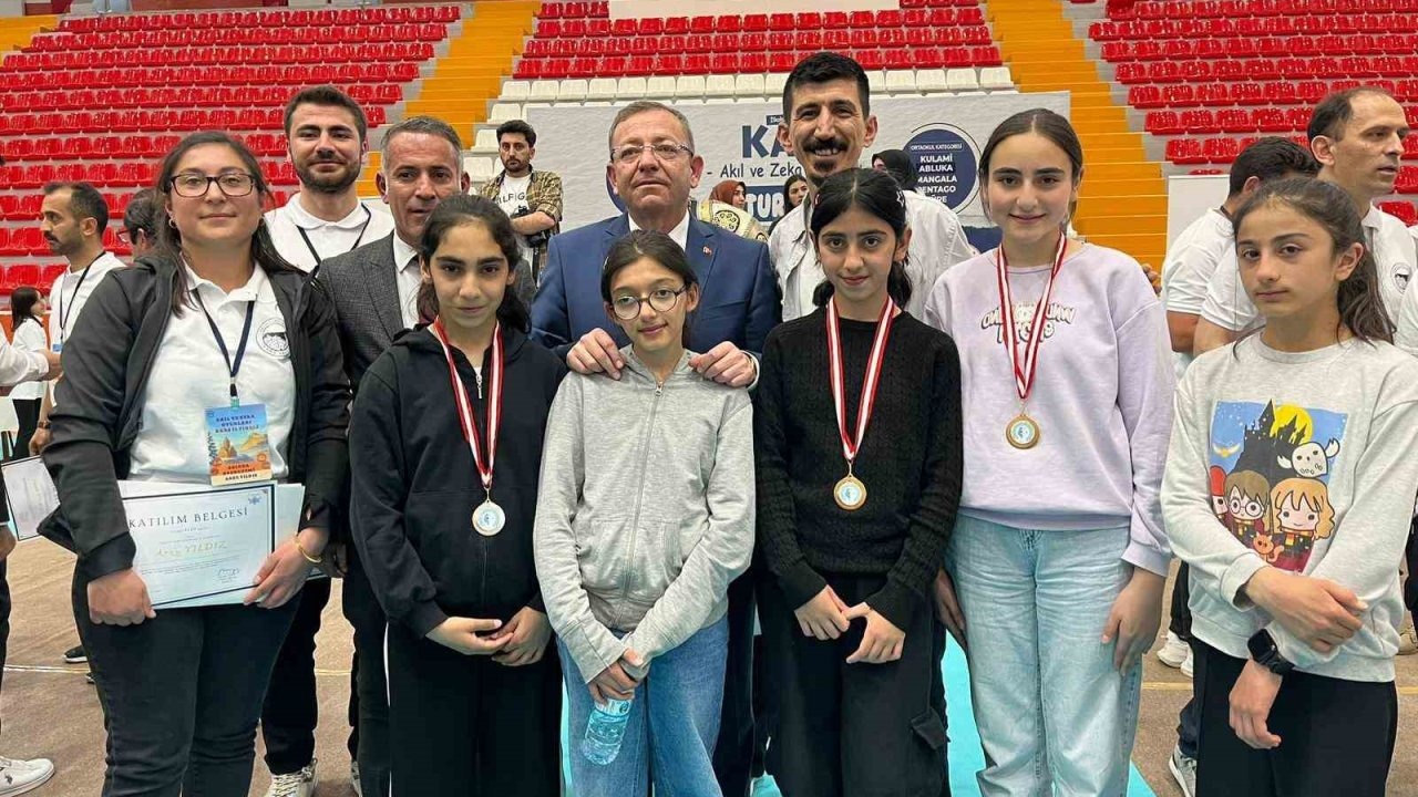 Akyakalı öğrenciler Akıl ve Zeka Oyunları’nda dereceye girdi