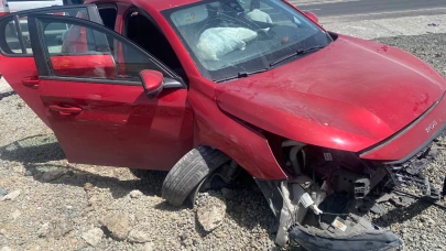 Ağrı’da Trafik Kazası: Kadın Sürücü Yaralandı