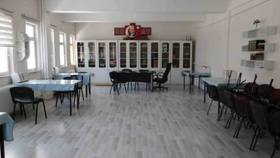Kütüphane için hayır çarşısı düzenlediler