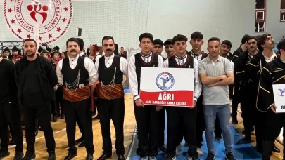 Ağrı Karaköse Sanat Kulübü, Halk Oyunları Bölge Finallerinde Çifte Birincilik Kazandı