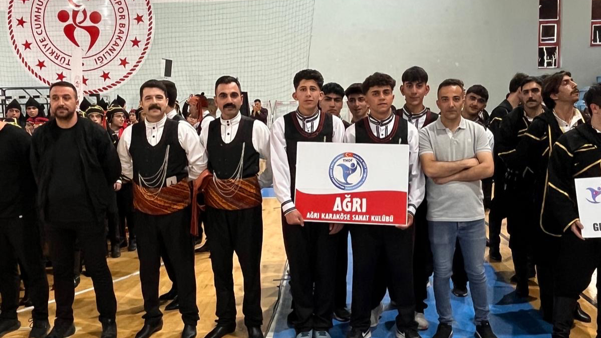 Ağrı Karaköse Sanat Kulübü, Halk Oyunları Bölge Finallerinde Çifte Birincilik Kazandı