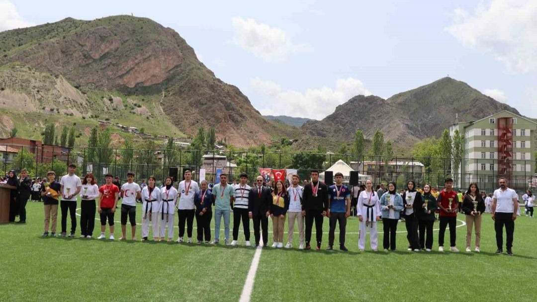 Oltu’da 19 Mayıs heyecanla kutlandı