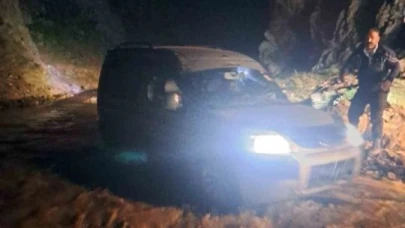 Pancar toplamaya giden vatandaşlar su seviyesi yükselince mahsur kaldı
