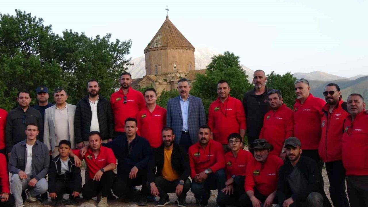 Doğa Sporları Kulübü üyeleri "Terörsüz Türkiye" sloganıyla yollara çıktı