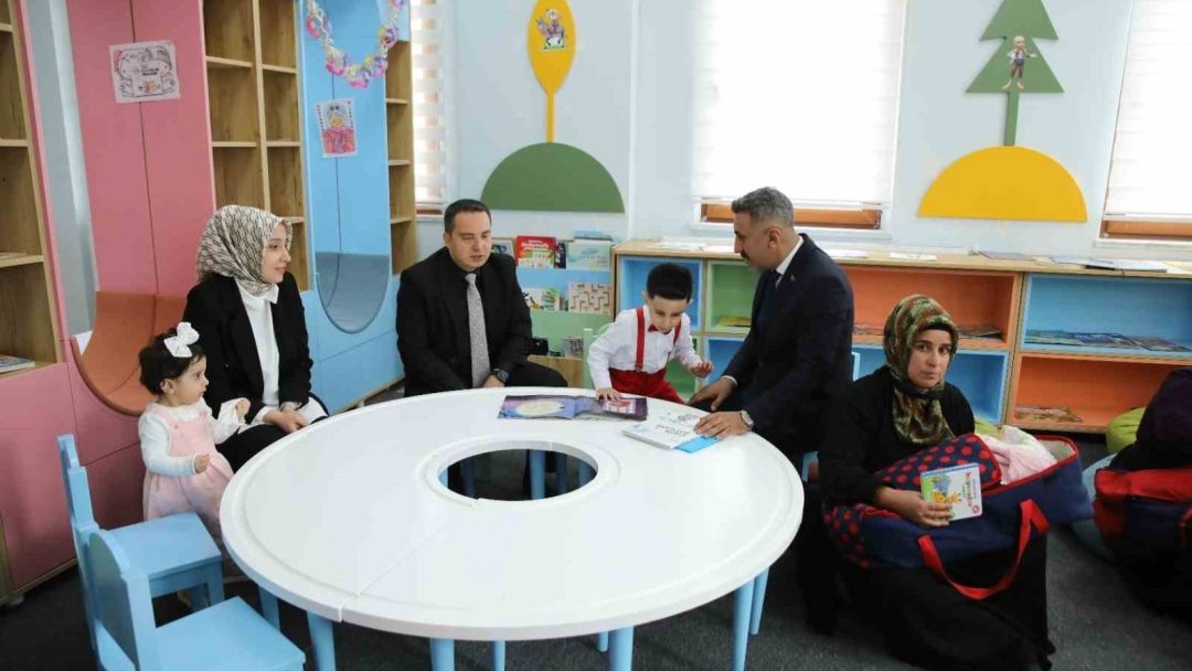 Van'ın Muradiye ilçesinde "İlk Kimliğim, İlk Kitabım" projesi